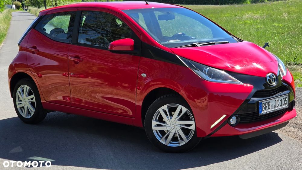 Toyota Aygo x-play touch - 1