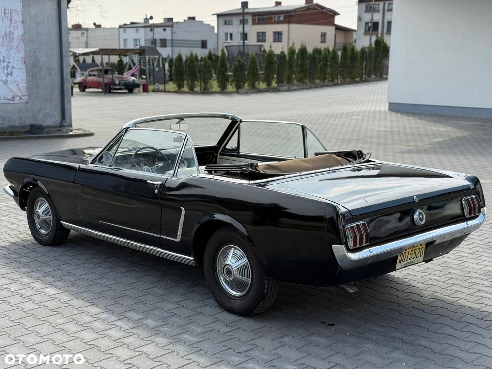 Ford Mustang - 8