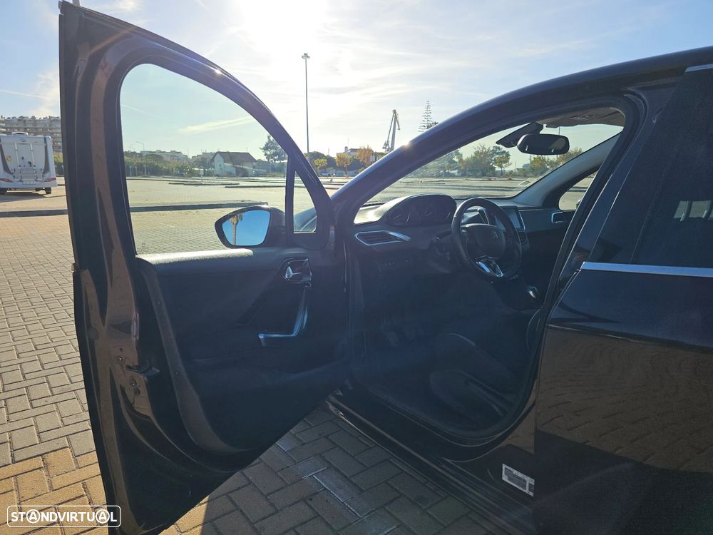 Peugeot 208 1.6 e-HDi Allure - 21