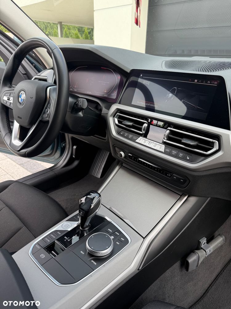BMW Seria 3 318d - 19