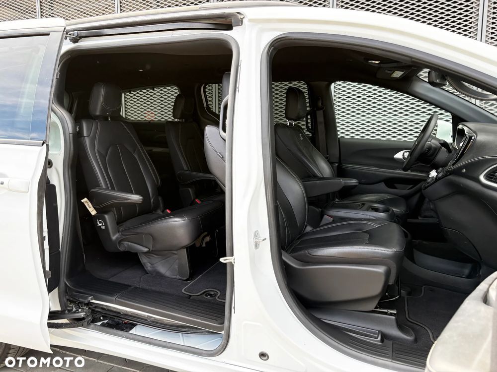 Chrysler Pacifica - 12