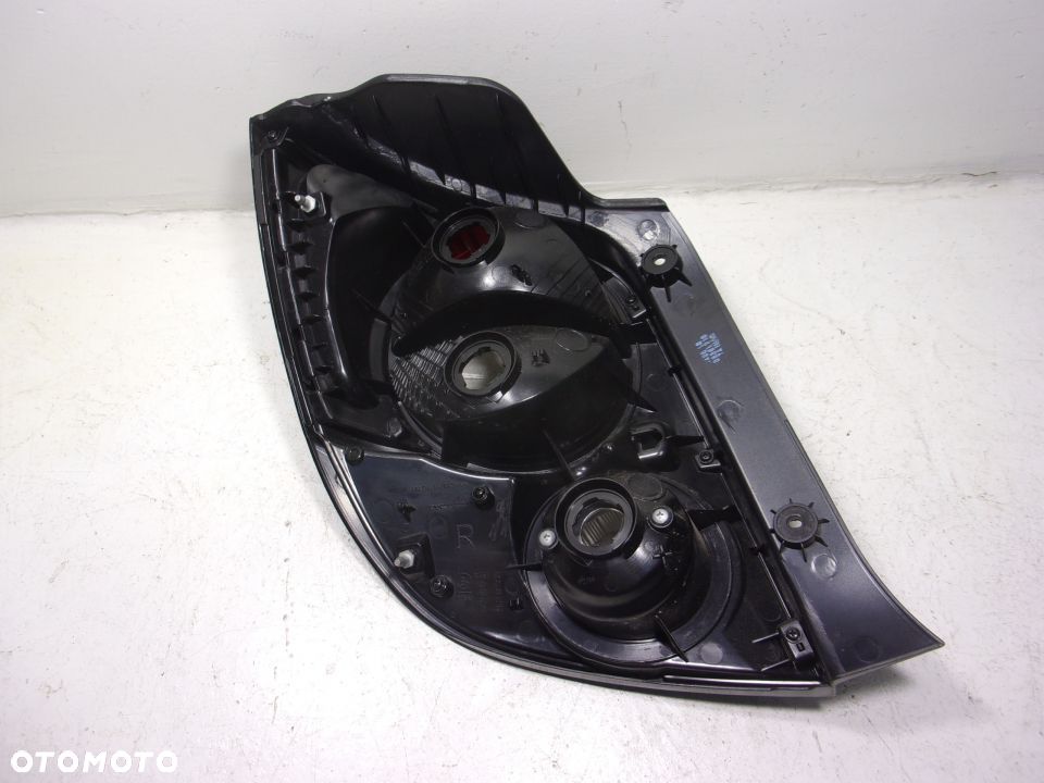 LAMPA TYLNA PRAWA CHEVROLET AVEO HB 2011-- NOWA - 2