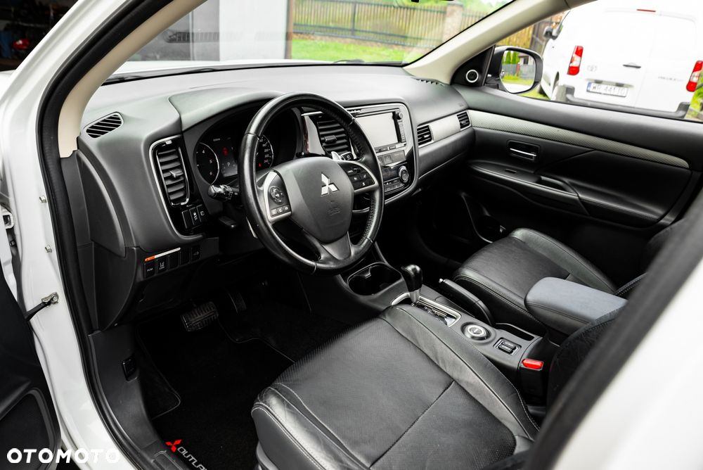 Mitsubishi Outlander 2.2 DI-D 4WD Automatik Invite - 16