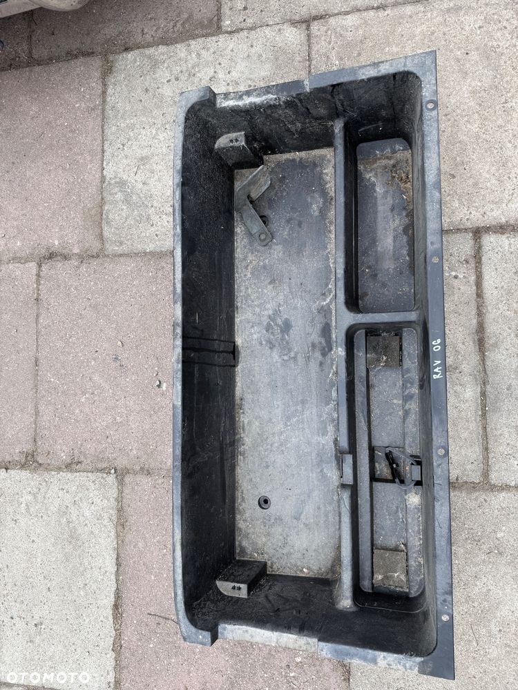 Wanna plastikowa do bagażnika Toyota Rav-4 06-12r. - 1