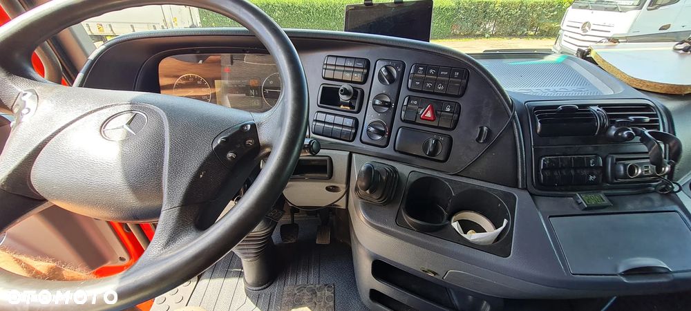 Mercedes-Benz Actros - 11