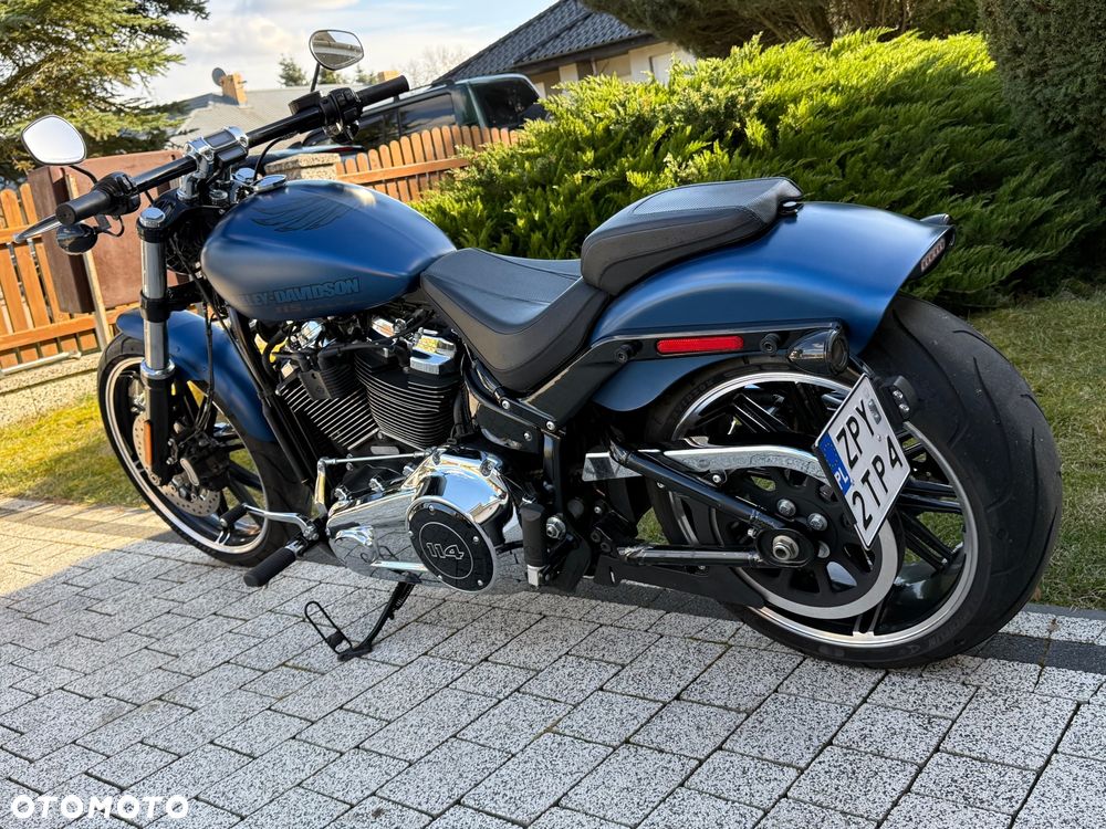 Harley-Davidson Softail Breakout - 15