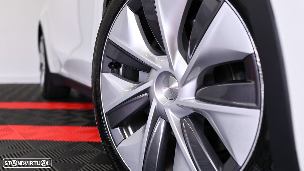 Tesla Model Y Long Range Dual Motor AWD - 5