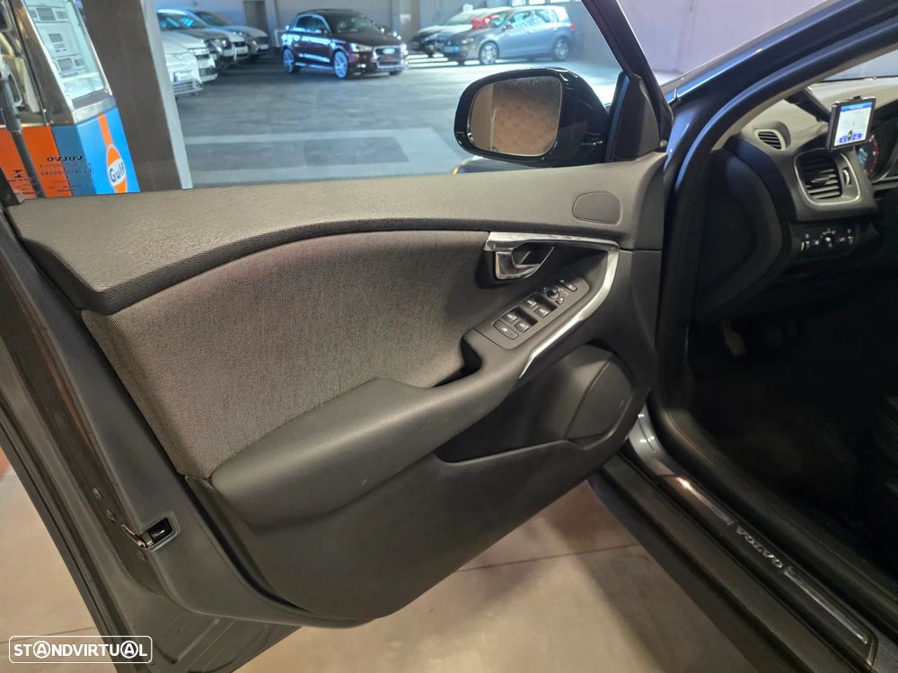 Volvo V40 D2 Summum - 9