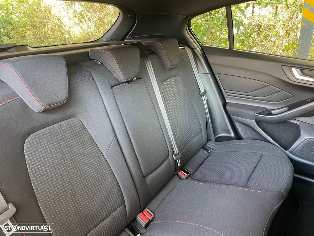 Ford Focus 1.0 EcoBoost MHEV ST-Line X - 10