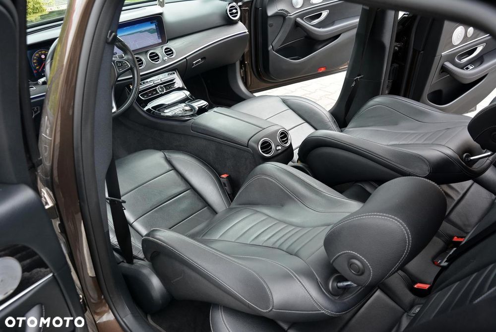 Mercedes-Benz Klasa E 250 9G-TRONIC - 26