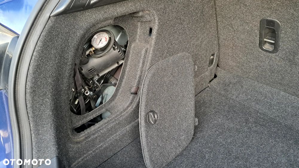 Mazda 3 1.6 Exclusive + - 22