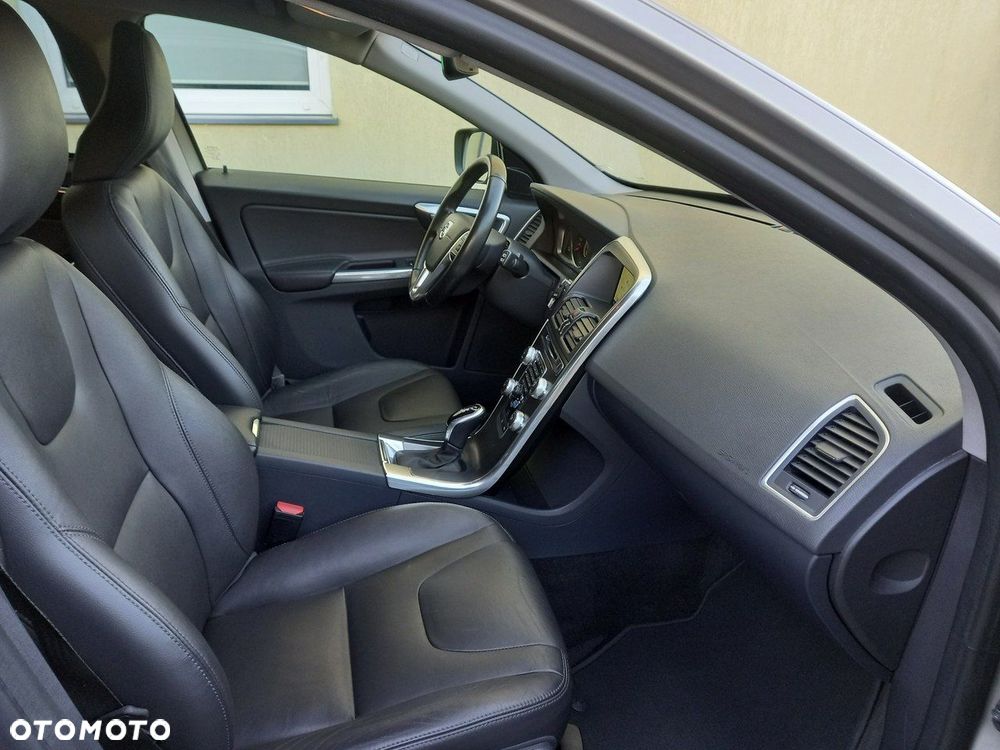 Volvo XC 60 D3 Geartronic Momentum - 25