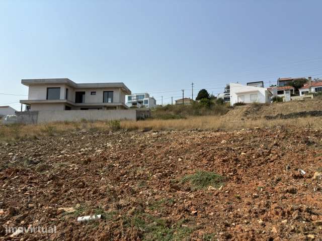 Excelente terreno urbano situado na Urbanização Fonte Santa, Vialonga - Grande imagem: 2/3