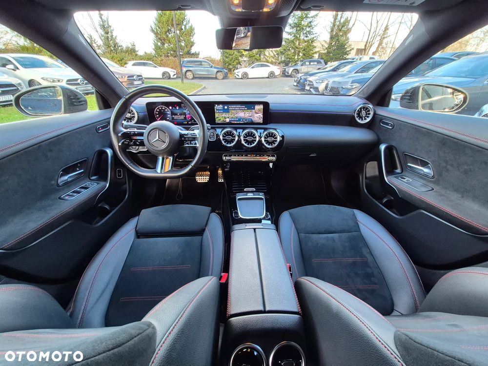 Mercedes-Benz CLA 180 7G-DCT - 22