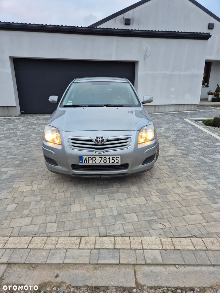 Toyota Avensis 1.8 VVT-i Luna