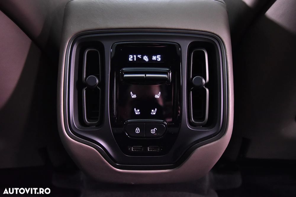 Aston Martin DBX - 26