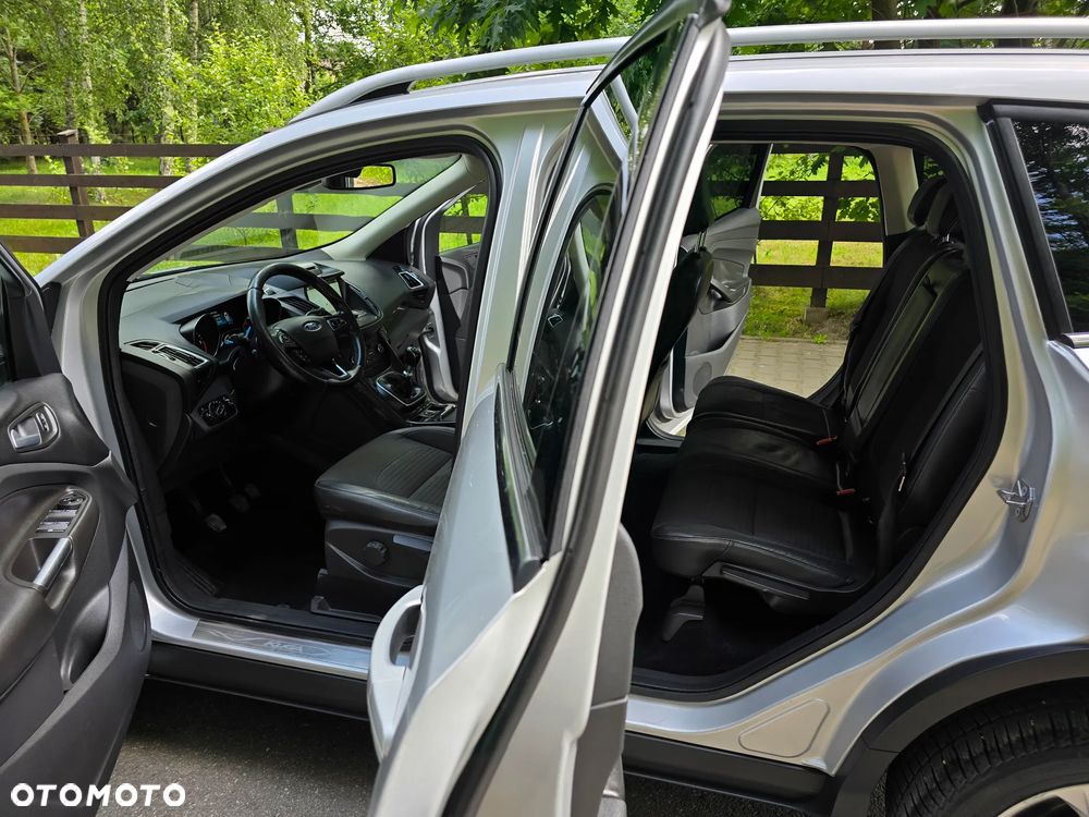 Ford Kuga 2.0 TDCi 2x4 Titanium - 17