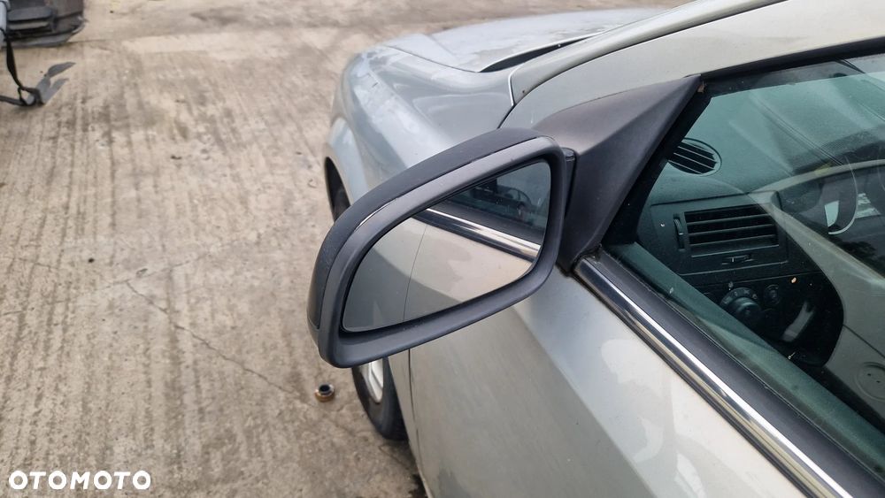 OPEL ASTRA H GTC LUSTERKO LEWE - 2