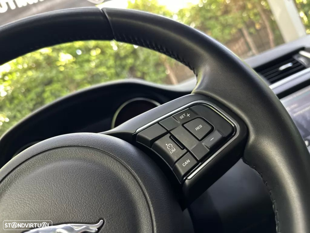 Jaguar E-Pace 2.0 i4D - 39
