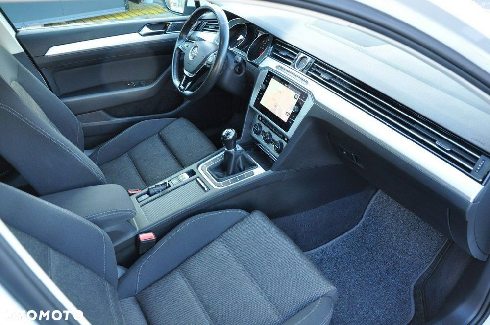 Volkswagen Passat - 24
