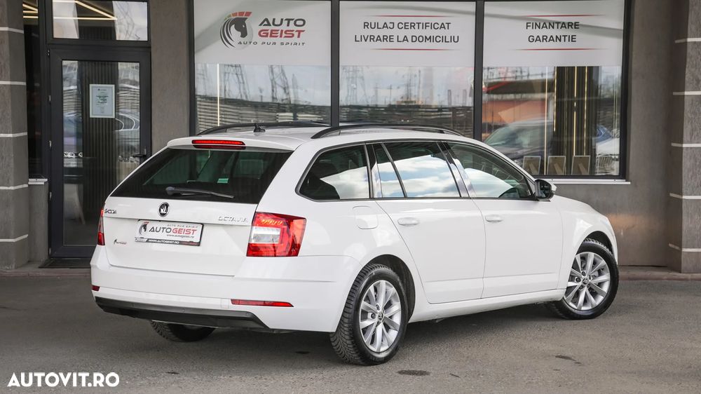 Skoda Octavia Combi Diesel 1.6 TDI DSG Ambition - 6