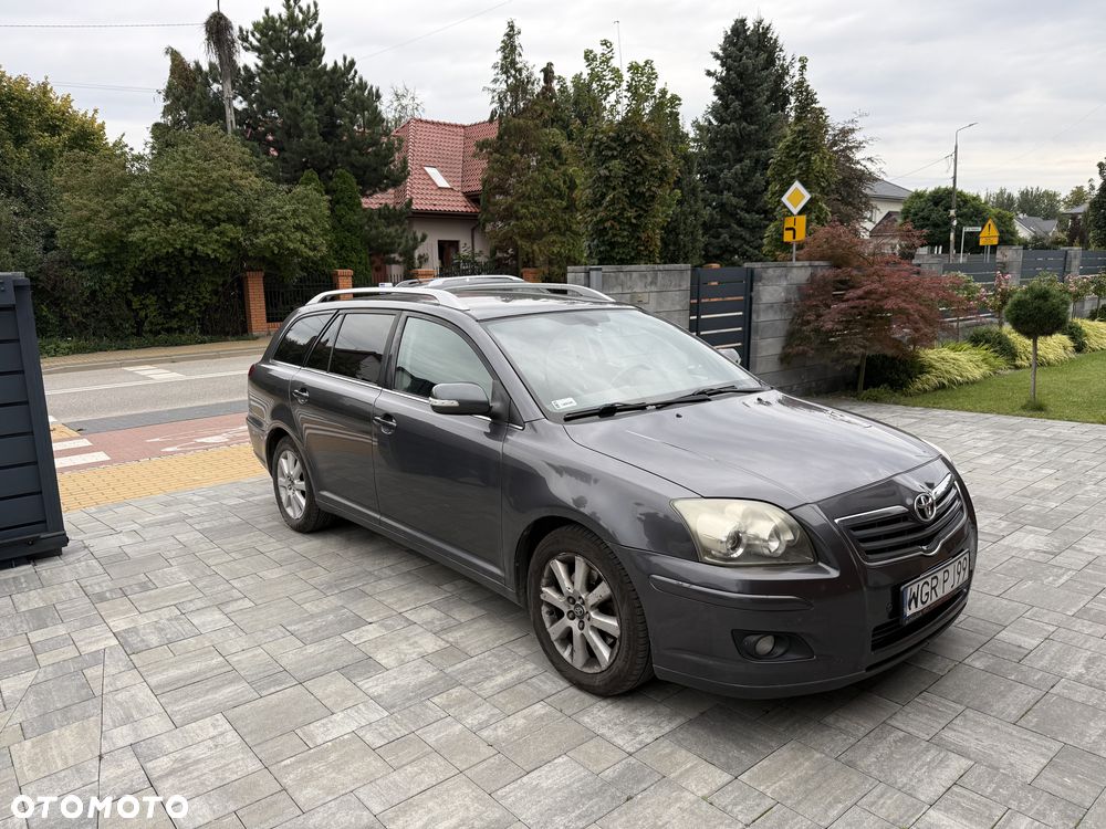 Toyota Avensis - 17