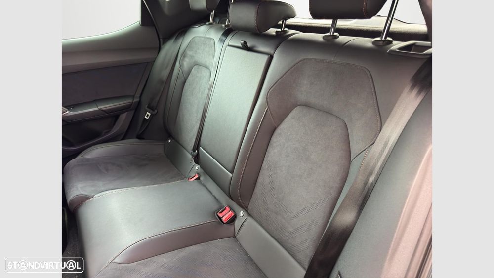 Cupra Leon 1.5 eTSI MID DSG - 11