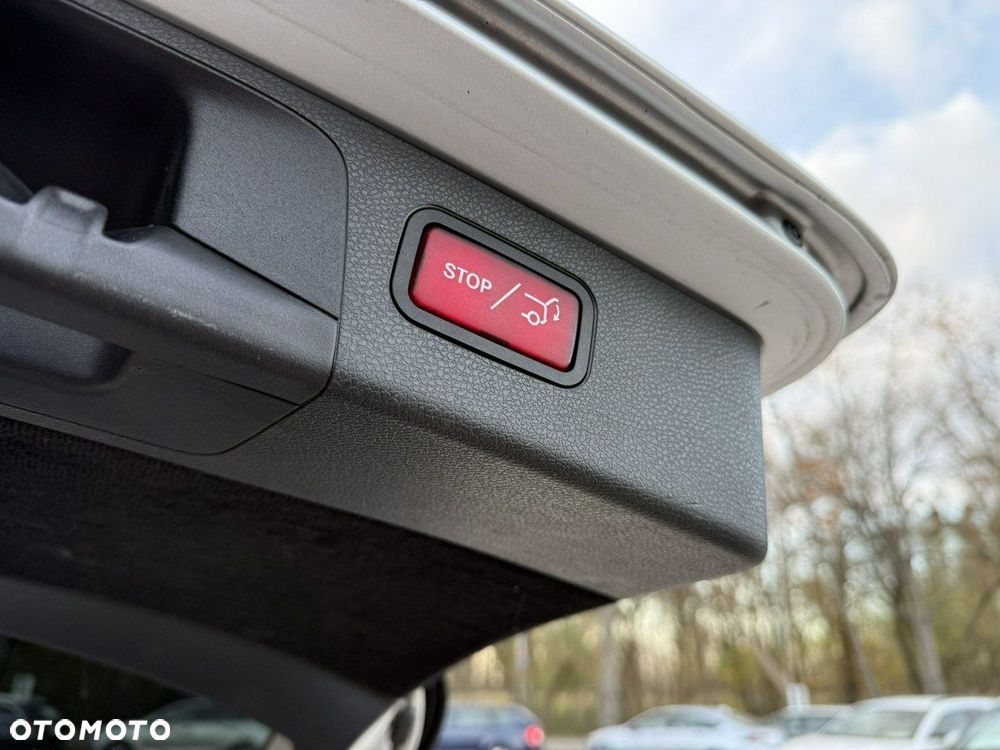 Mercedes-Benz Klasa E 400 4-Matic 9G-TRONIC - 29