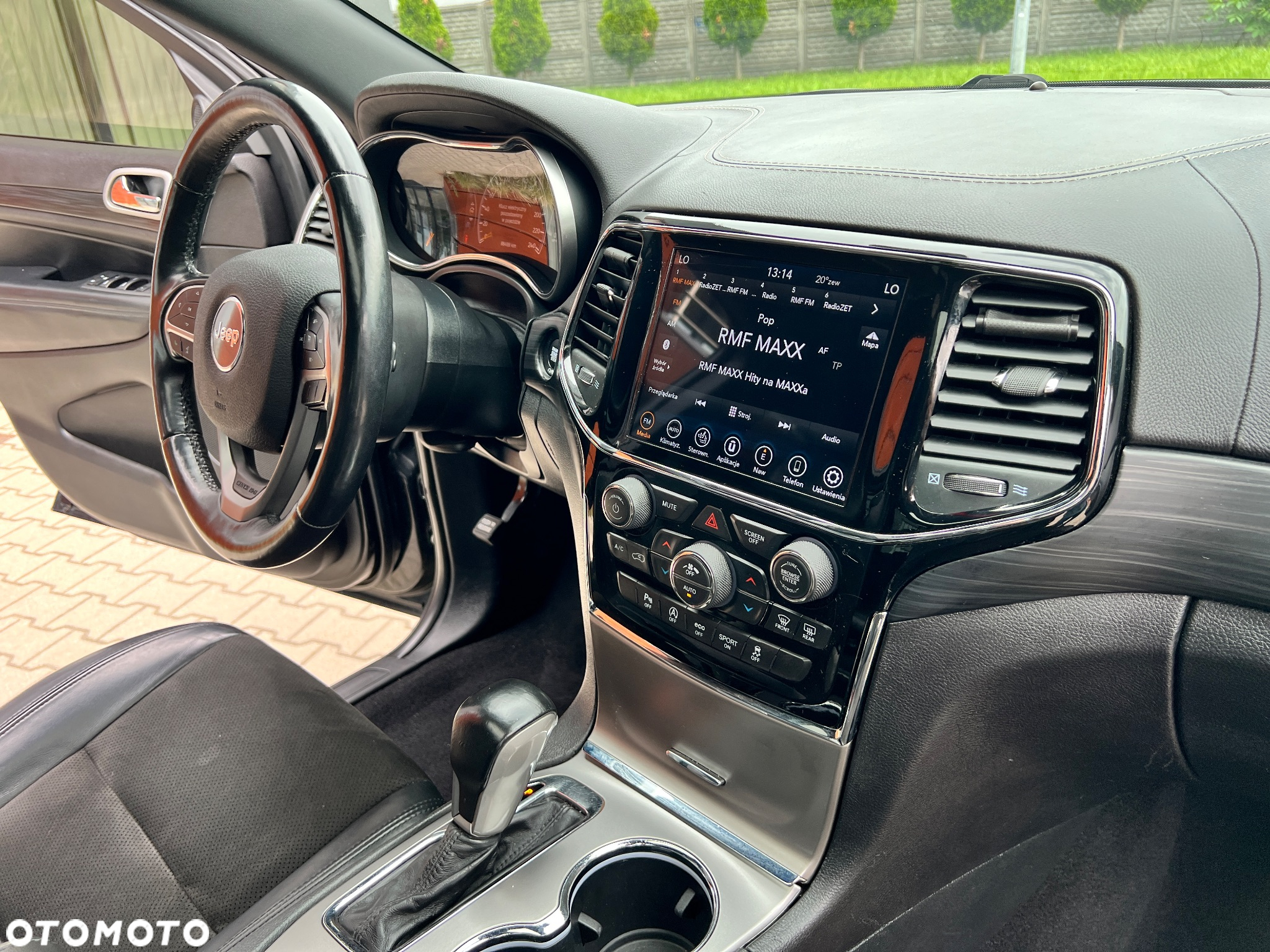 Jeep Grand Cherokee - 16
