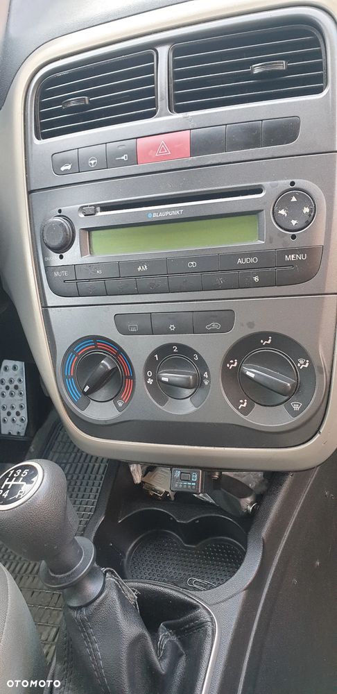 Fiat Grande Punto Actual 1.4 8V Estiva Blue&Me - 25