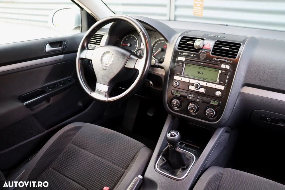 Volkswagen Golf 2.0 TDI DPF BlueMotion Technology Team - 17