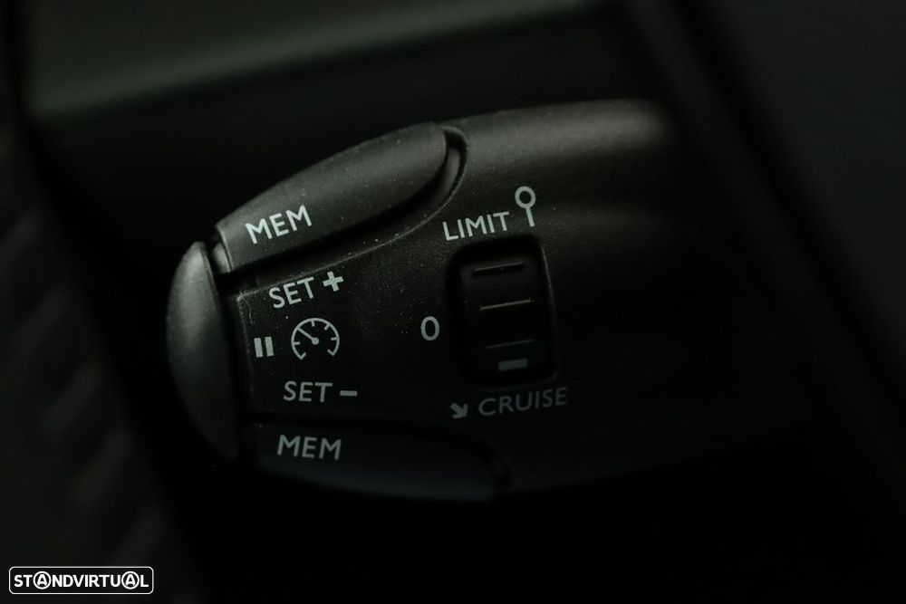 Peugeot e-2008 54 kWh Allure - 18