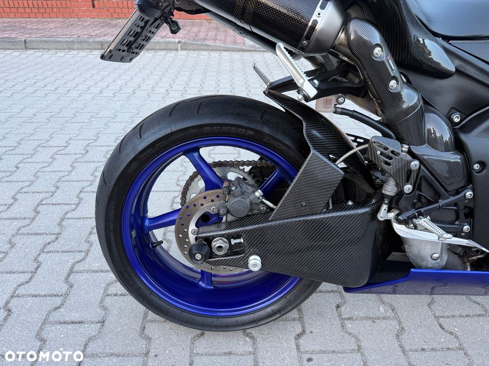 Yamaha R1 - 14
