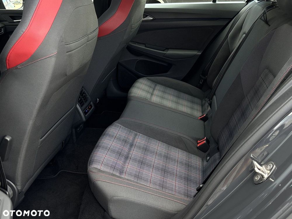 Volkswagen Golf - 11