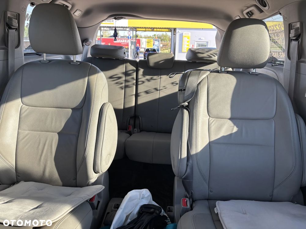 Toyota Sienna 3.5 V6 - 12