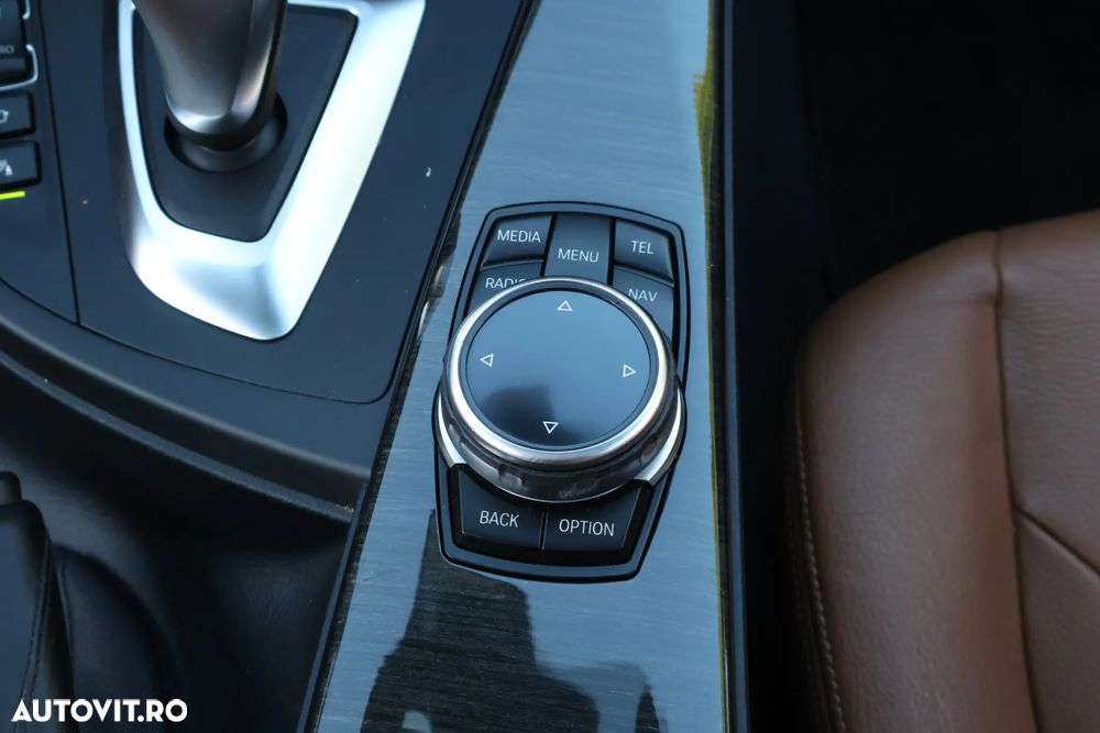 BMW Seria 3 325d Aut. Luxury Line - 37