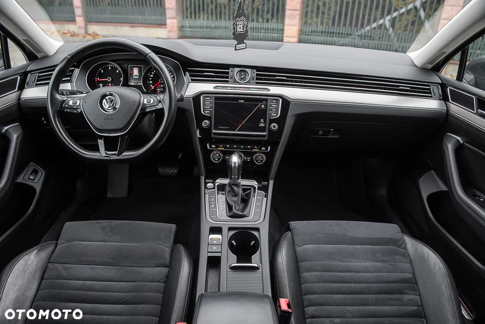 Volkswagen Passat 2.0 TDI SCR 4Motion DSG Highline - 25