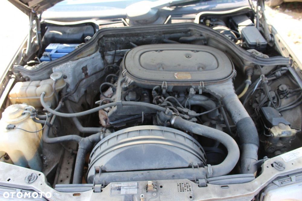 Mercedes W124 1989 2.3i 102982 Sedan (MASKA, ZDERZAK, LAMPA, BŁOTNIK, DRZWI, SZYBA, FOTEL) - 9