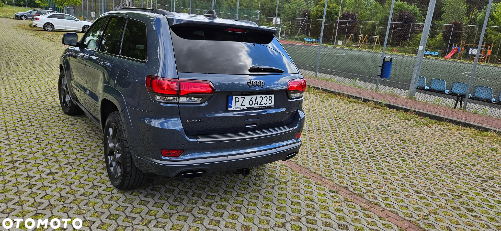 Jeep Grand Cherokee - 12