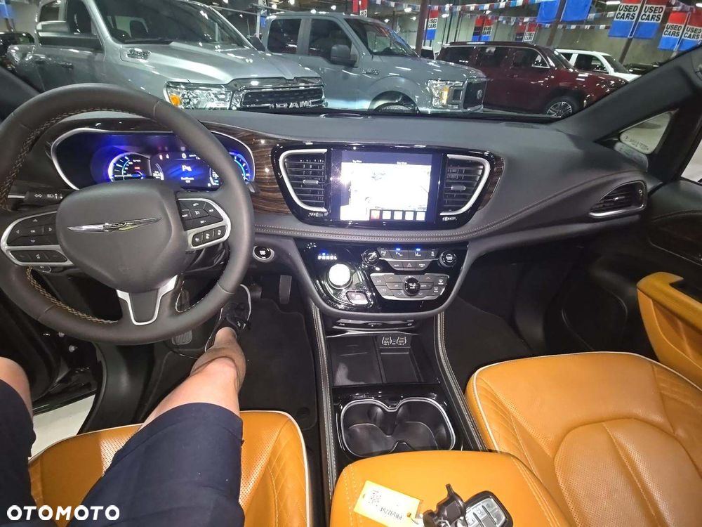 Chrysler Pacifica - 6
