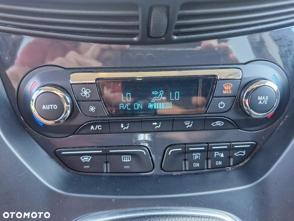 Ford Kuga 2.0 TDCi 2x4 Titanium - 26