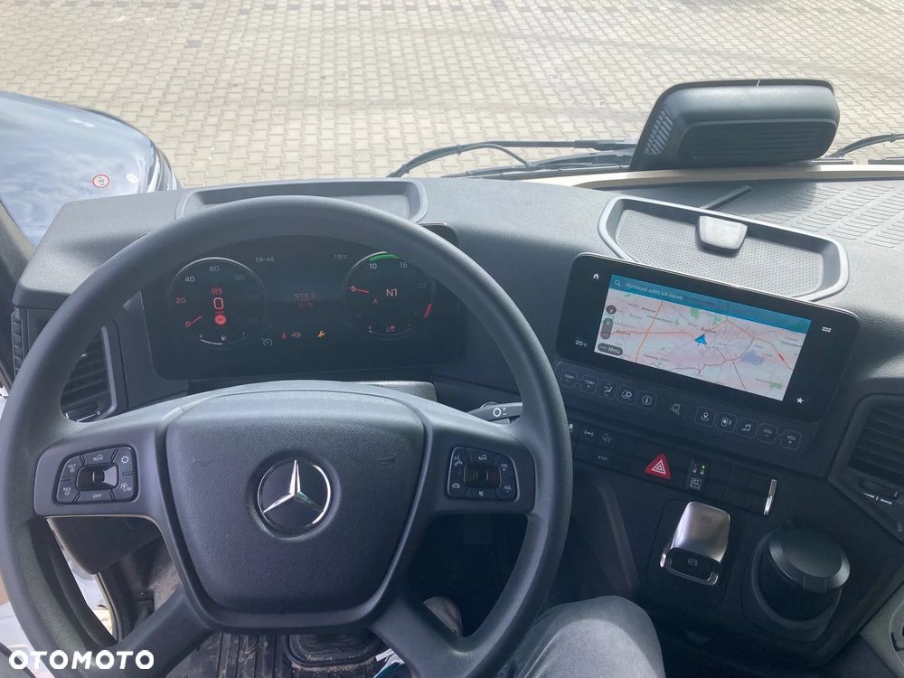 Mercedes-Benz - 10