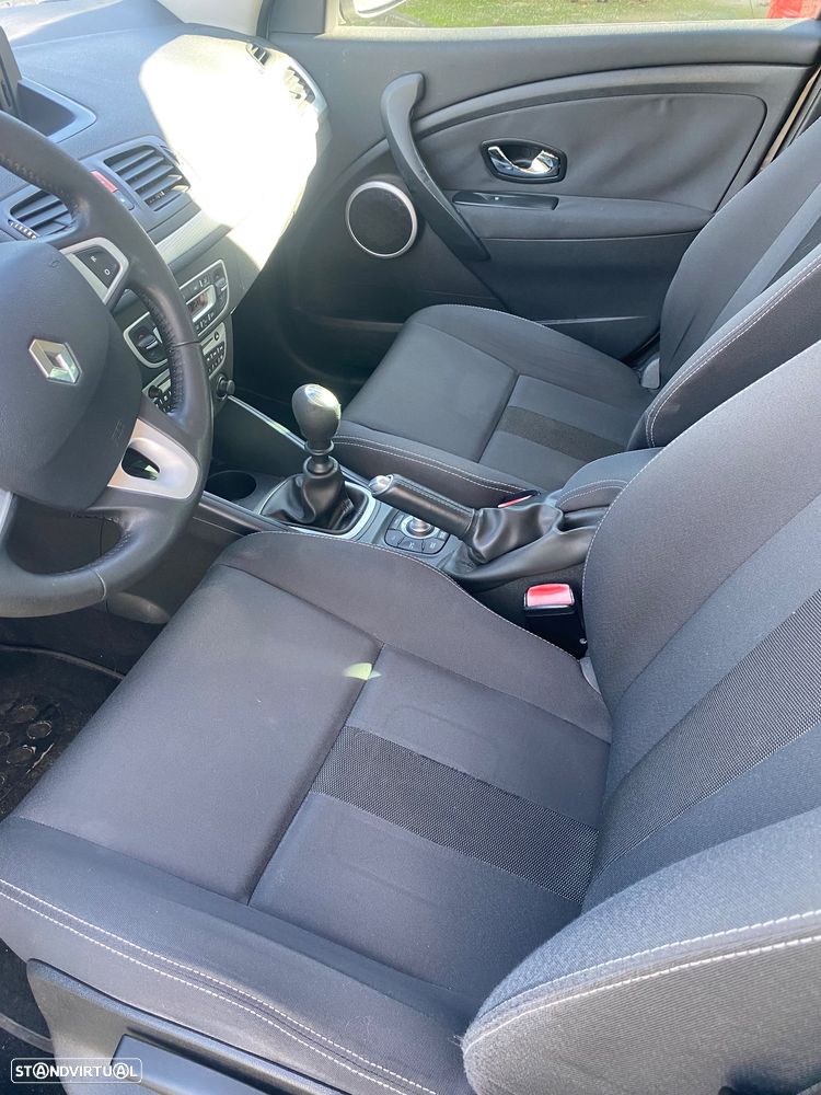 Renault Mégane Sport Tourer dCi 110 FAP Dynamique - 13