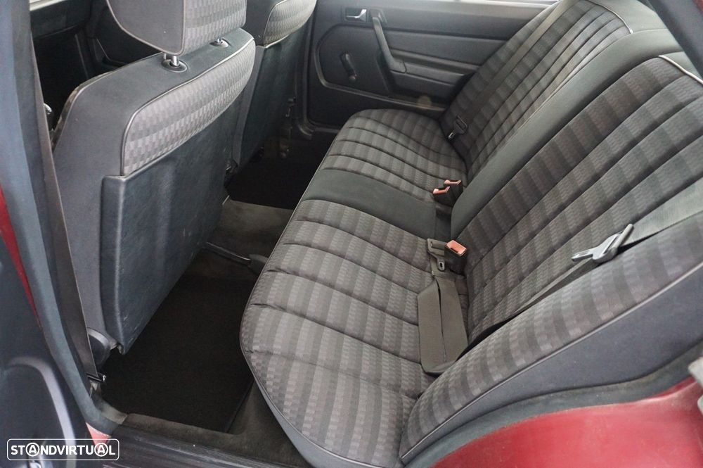 Mercedes-Benz 190 E 1.7 - 8
