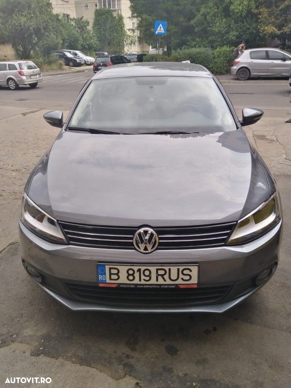 Volkswagen Jetta - 1