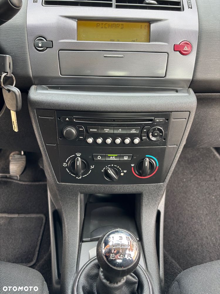 Citroën C4 1.4 16V Style - 21