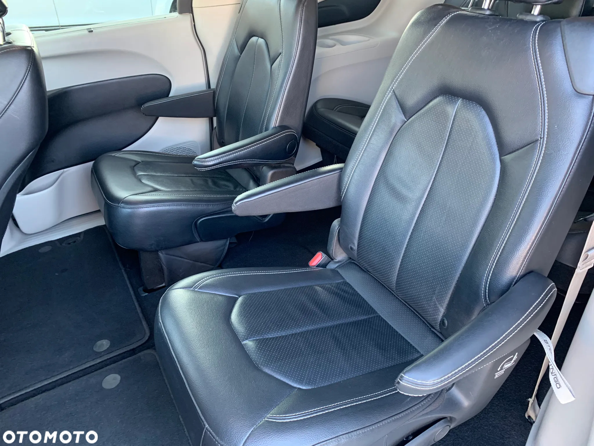 Chrysler Pacifica - 11