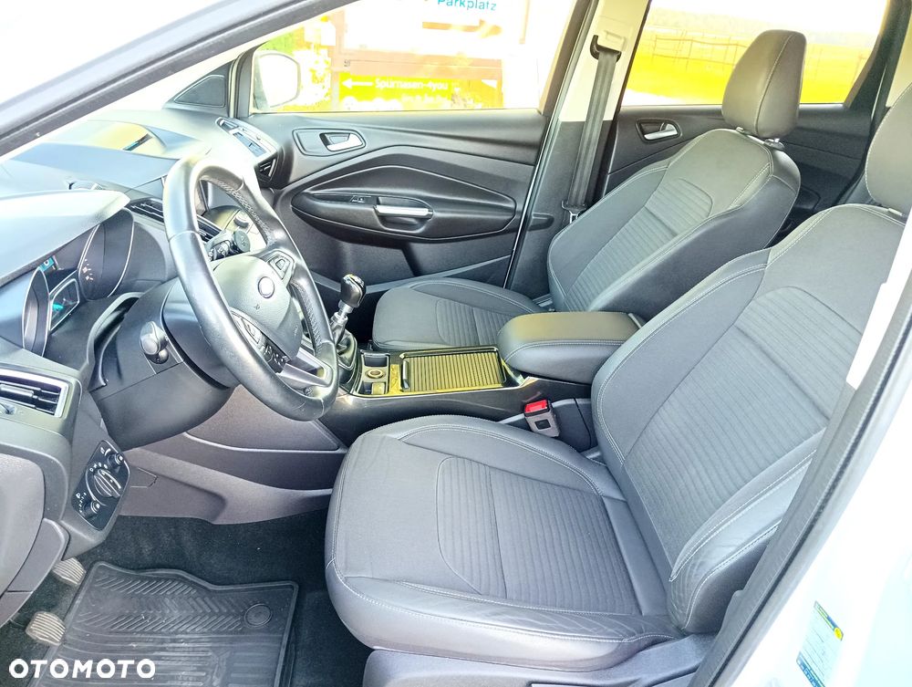 Ford Kuga 2.0 TDCi 2x4 Titanium - 6