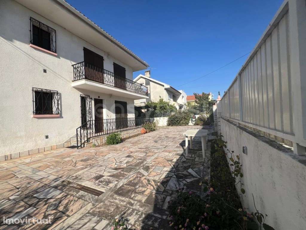 Moradia Geminada T3 na Moita com áreas generosas e garagem - Grande imagem: 3/39