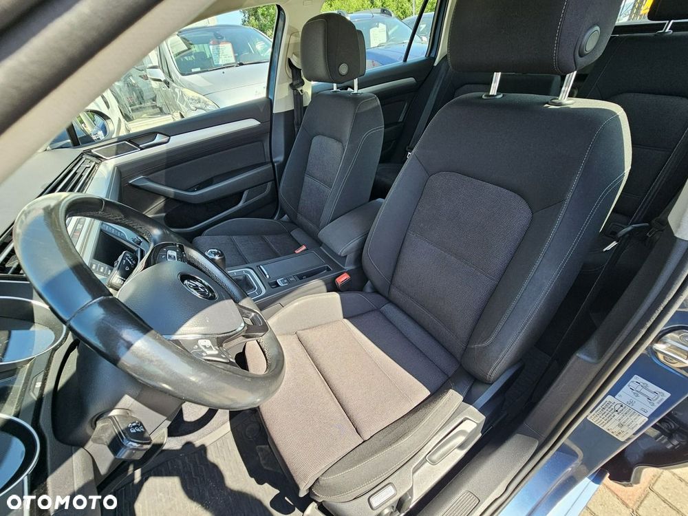 Volkswagen Passat - 19
